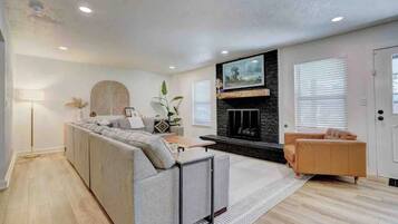 Smart TV, fireplace
