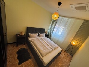 2 bedrooms, iron/ironing board, free WiFi, bed sheets