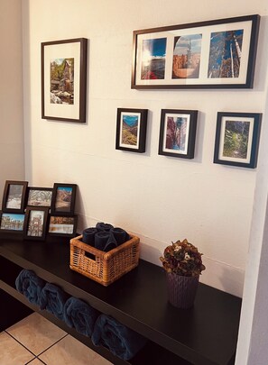 Interior - Charming 3-bedroom house with AC, WiFi in phenomenal Phoenix (Phoenix)