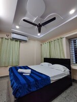 Classic Double Room | Desk, laptop workspace, free WiFi