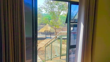 Executive Room | Desk, laptop workspace, soundproofing, iron/ironing board