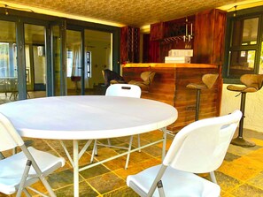 Bar (on property) - Casa Favorita (Harare)