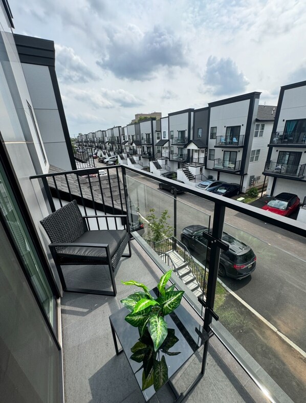 Property grounds - Modern & Luxurious NYC-Themed 3-Bedroom Apartment Located Inside Gated Community (Elizabeth)