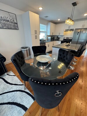 Dining - Modern & Luxurious NYC-Themed 3-Bedroom Apartment Located Inside Gated Community (Elizabeth)