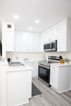 Private kitchen - Diamondhead Golf Course Condo (Diamondhead)