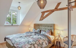 9 Schlafzimmer, Reisekinderbett, kostenloses WLAN, Bettwäsche