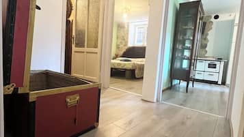 1 habitación, escritorio, tabla de planchar con plancha y wifi gratis