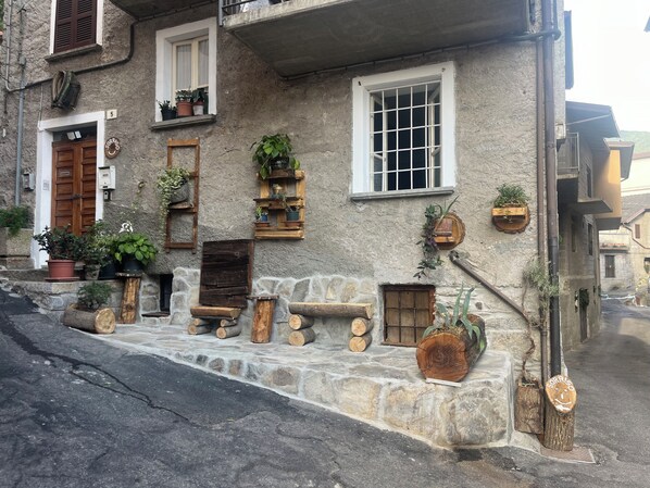 المنشأة من الخارج