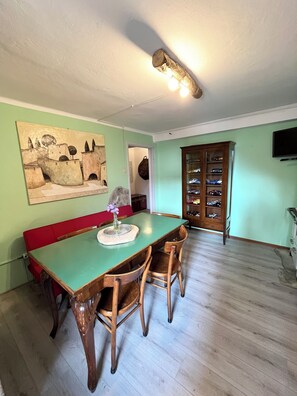 Dining - SMILE          (Berzo)
