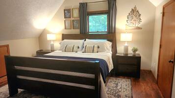 3 slaapkamers, een bureau, een strijkplank/strijkijzer, reisbedje