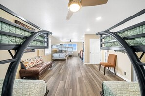 4 bedrooms, desk, iron/ironing board, free WiFi