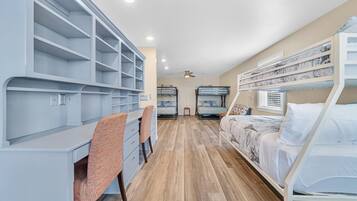 4 bedrooms, desk, iron/ironing board, free WiFi