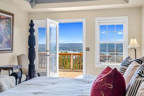 4 bedrooms, desk, iron/ironing board, free WiFi