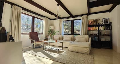 Spacious 5 bedroom Country Home