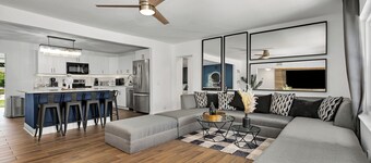 Luxury 4-bedroom house with Pool and huge backyard