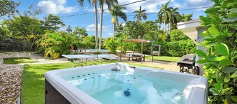 Luxury 4-bedroom house with Pool and huge backyard