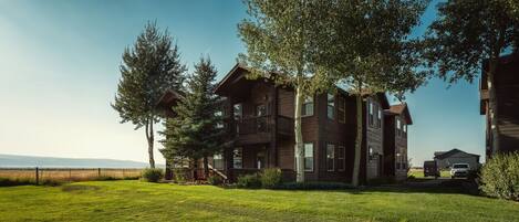 المنشأة من الخارج