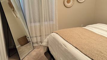 2 bedrooms, in-room safe, iron/ironing board, free WiFi