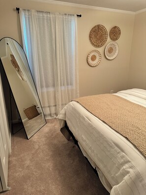 2 dormitoris, caixa forta a l'habitació i planxa i posts de planxar