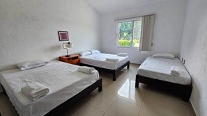 4 chambres, fer et planche à repasser, Wi-Fi, draps fournis