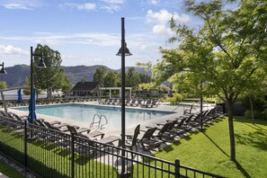 Pool - Firerock Couples cottage - Charming w/huge beach! (Oroville)