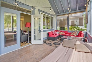 1 slaapkamer, een strijkplank/strijkijzer, reisbedje, gratis wifi