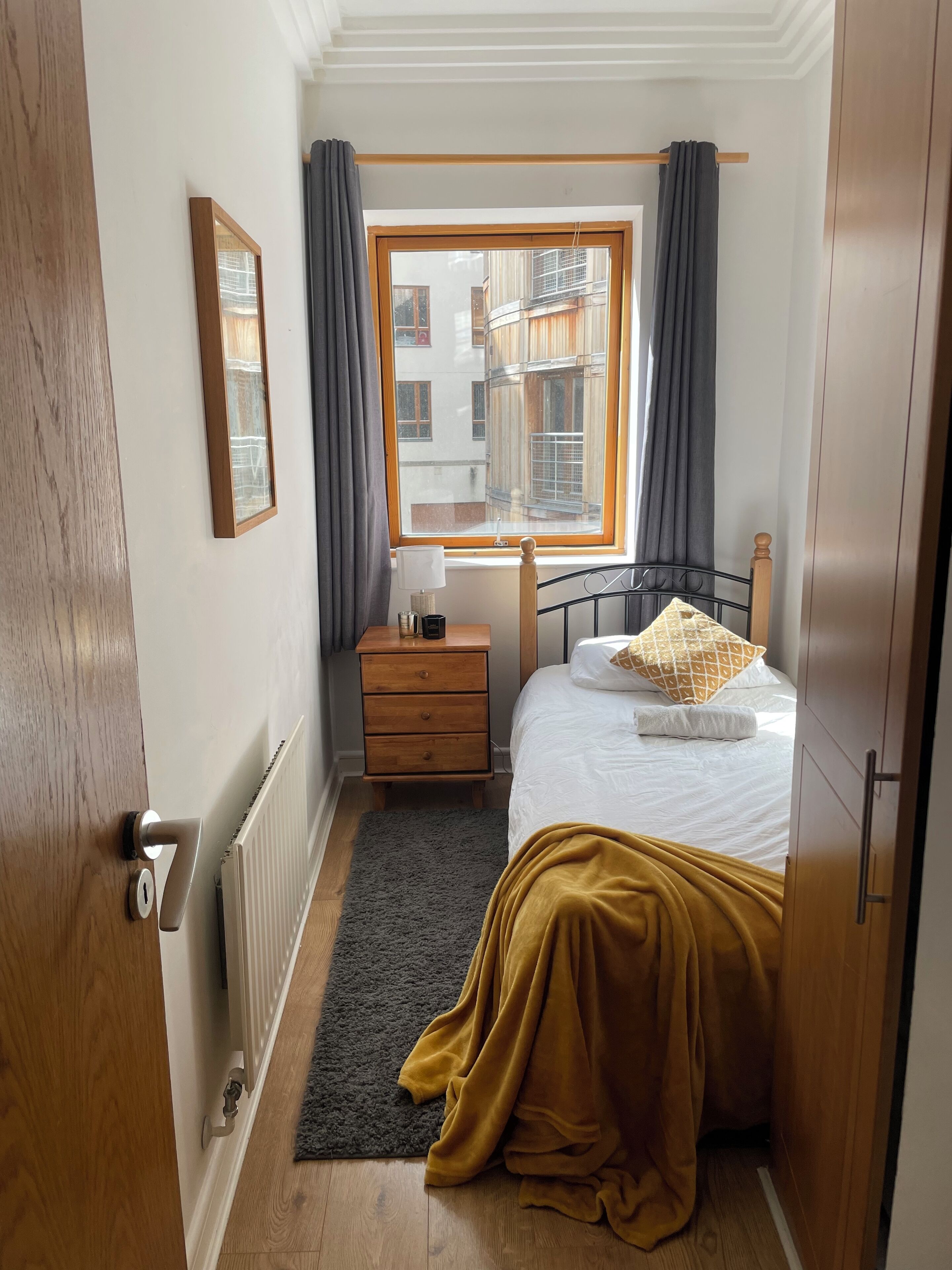 2 quartos, ferros/tábuas de passar roupa, Wi-Fi, roupa de cama