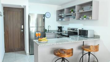 Fridge, microwave, oven, stovetop
