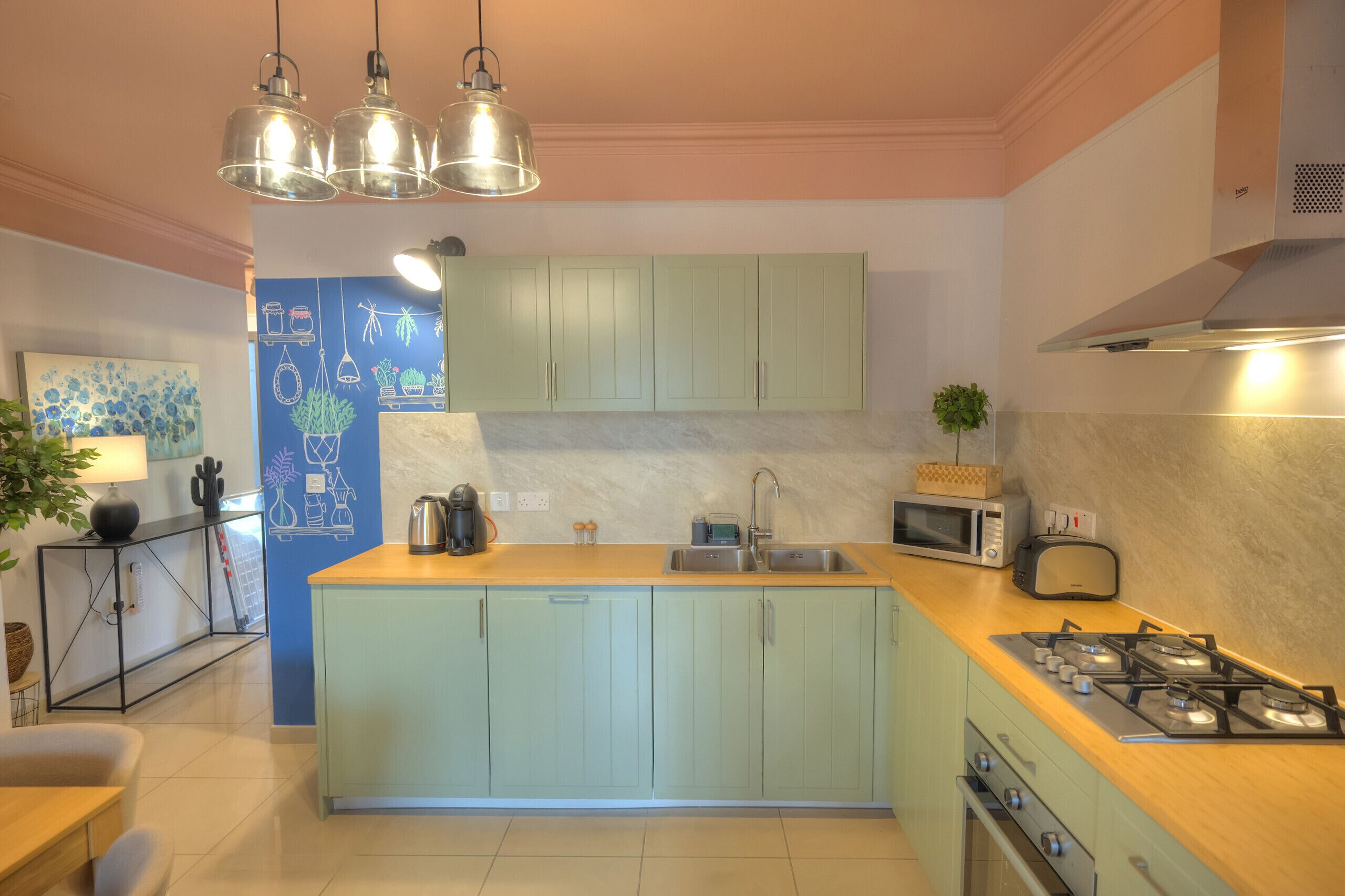 Jääkaappi, mikroaaltouuni, uuni, astianpesukone