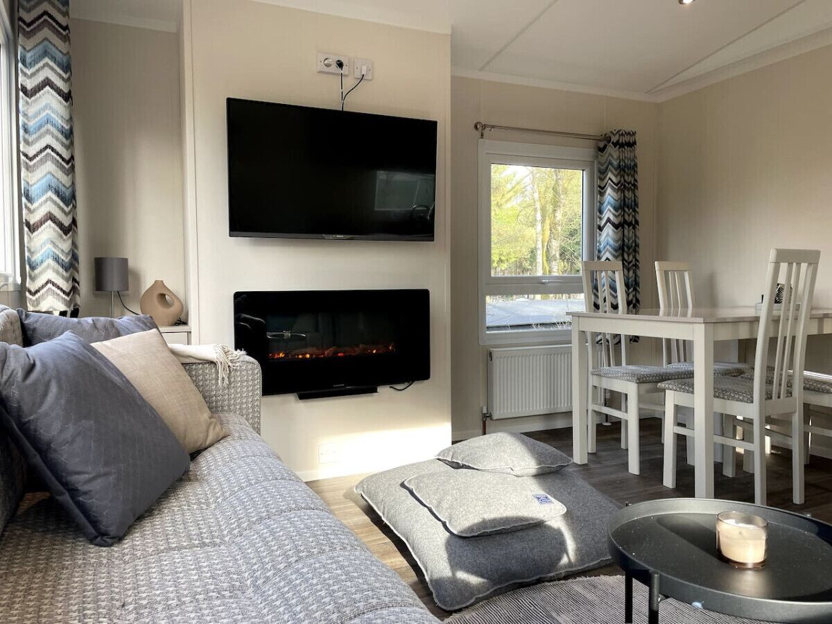 TV, fireplace, stereo