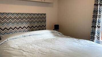 2 slaapkamers, een bureau, reisbedje, wifi