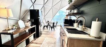 Glamping Dome Lake and Mountain Views Hot Tub