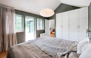 1 bedroom, travel crib, free WiFi