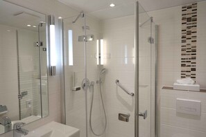 Comfort Double Room, Private Bathroom | Bathroom | Free toiletries, hair dryer, towels, soap - G. Hotel Müller (Lichtenfels)