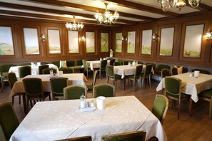 Free daily buffet breakfast - G. Hotel Müller (Lichtenfels)