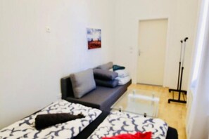 1 habitación y ropa de cama 