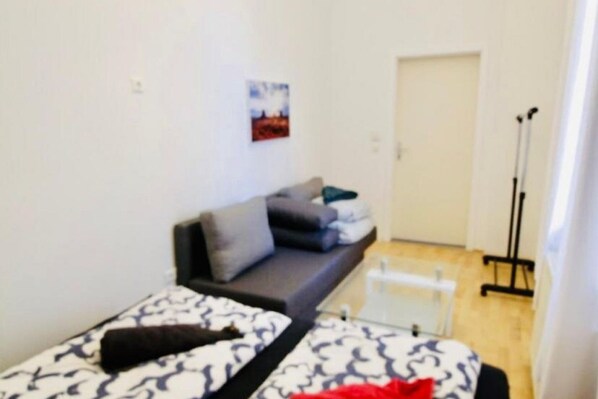 1 habitación y ropa de cama
