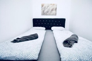 1 bedroom, bed sheets