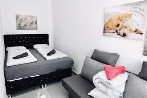 1 bedroom, bed sheets