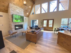 Smart TV, fireplace, video games, books - New Aframe Cabin/7 Arcades/HotTub/FirePit/Movie Screen/Stargazing Hammock/ (Broken Bow)
