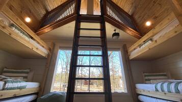 3 bedrooms, iron/ironing board, travel crib, free WiFi