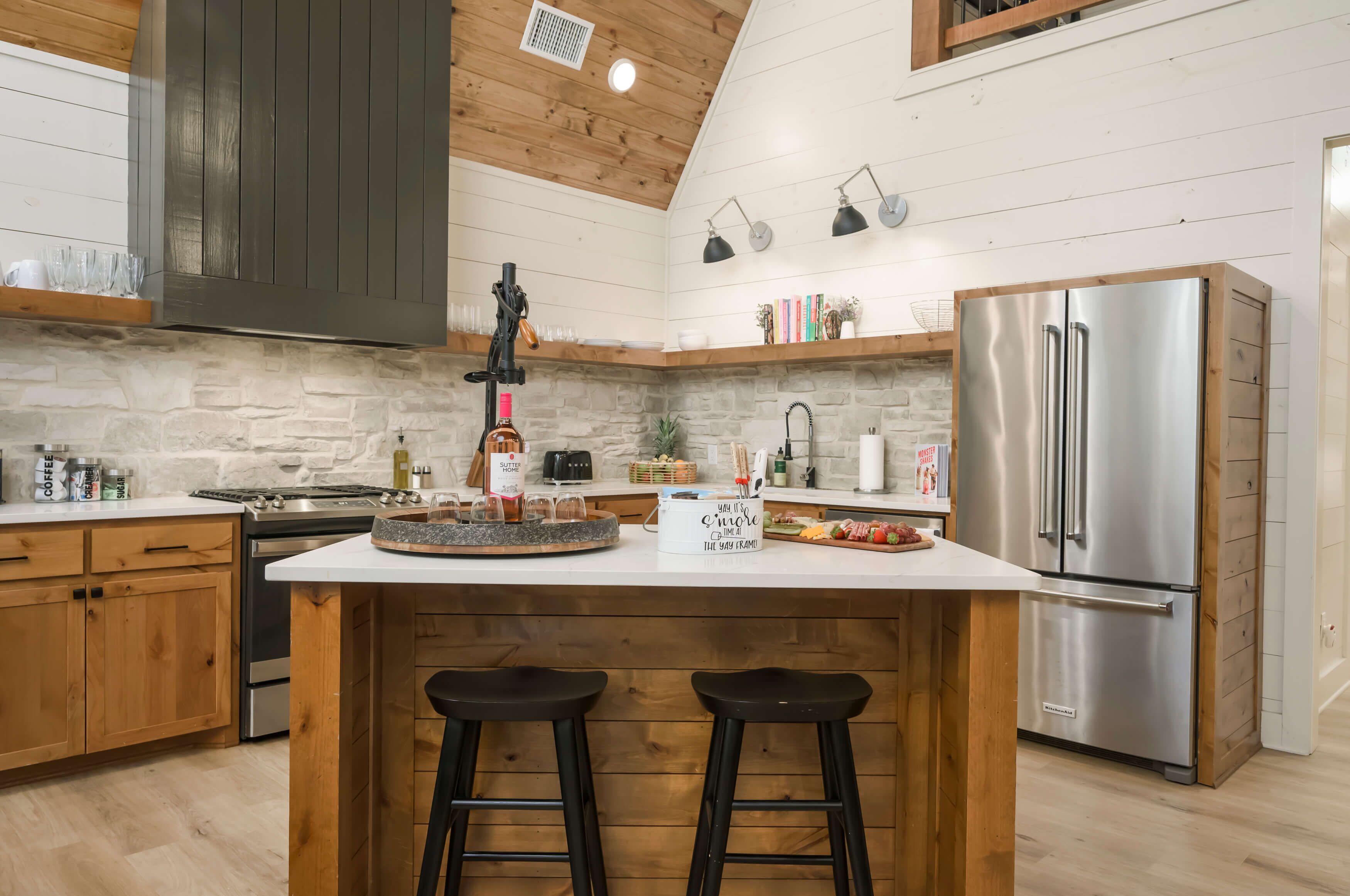 ثلاجة، ميكروويف، فرن، موقد طهي مسطح