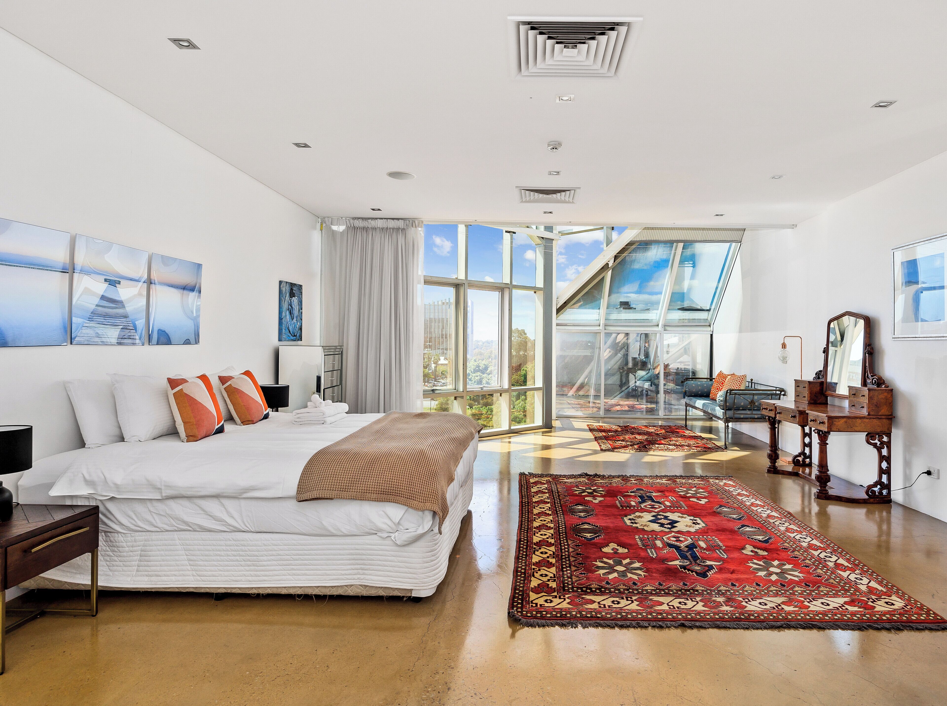 3 bedrooms, desk, iron/ironing board, travel crib