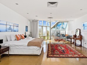 3 chambres, bureau, fer et planche à repasser, lit parapluie