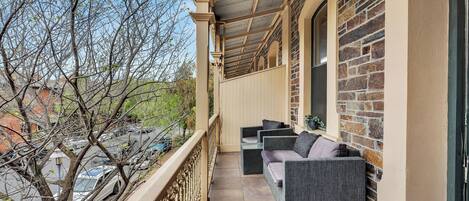 المنطقة المحيطة بالمنشأة