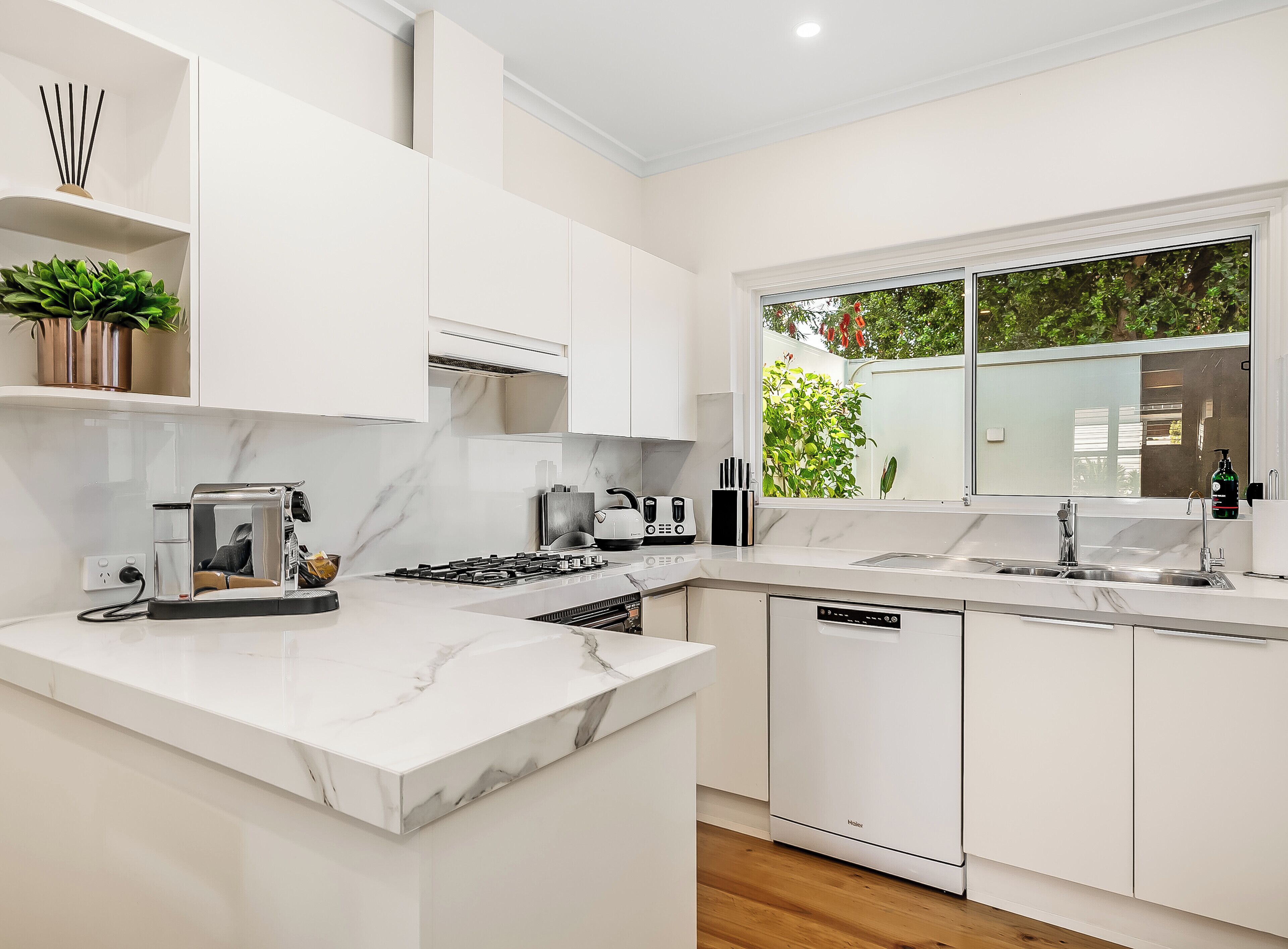 冰箱、微波炉、烤箱、炉灶