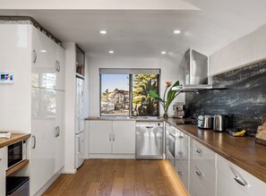 Fridge, microwave, oven, stovetop - Swainson on Lady Gowrie (North Haven)