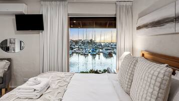 3 bedrooms, iron/ironing board, travel cot, WiFi