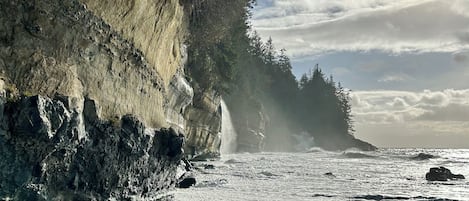 ビーチの近く、ビーチタオル