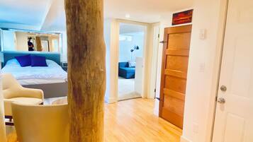 1 habitación, tabla de planchar con plancha, wifi gratis y ropa de cama